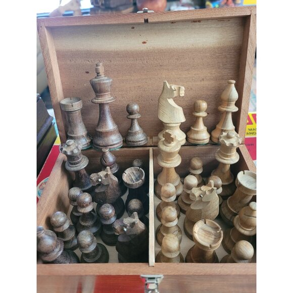 Vintage German Staunton Chess Set Carved Wood Figures Felt Pad COMPLETE Rosewood - Picture 2 of 7